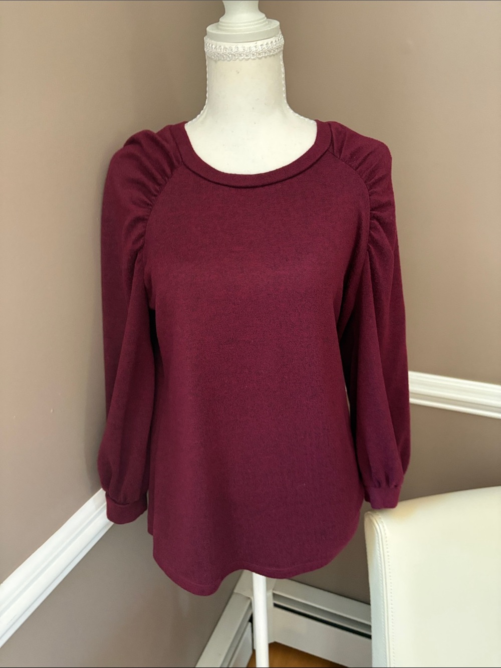 Women's Puff-Sleeve Crewneck Sweatshirt in Wine Red
